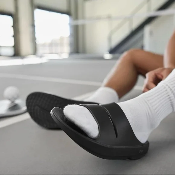 OOFOS OOahh Unisex Recovery Sandals - Picture 4 of 10